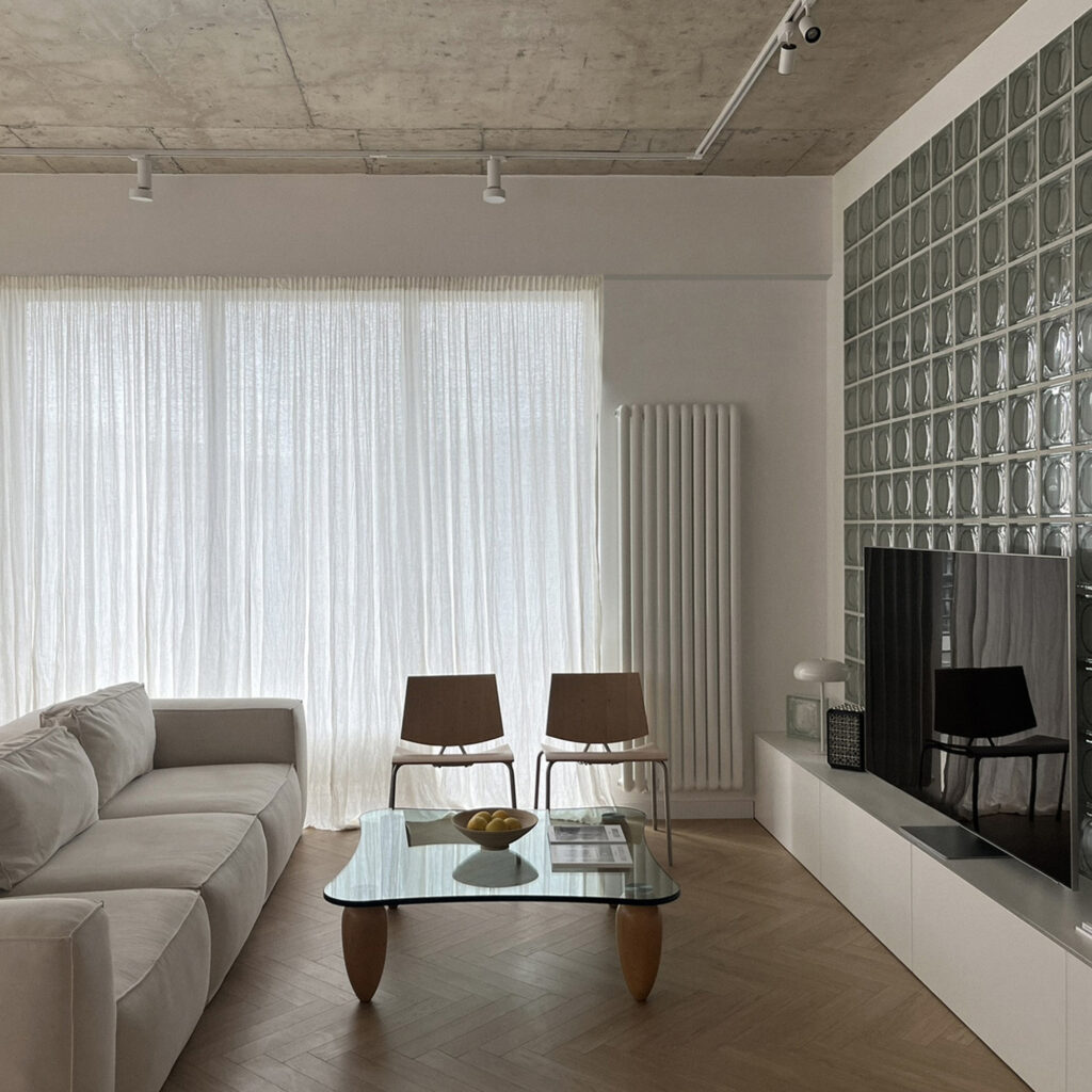 Apartment 17a_Square